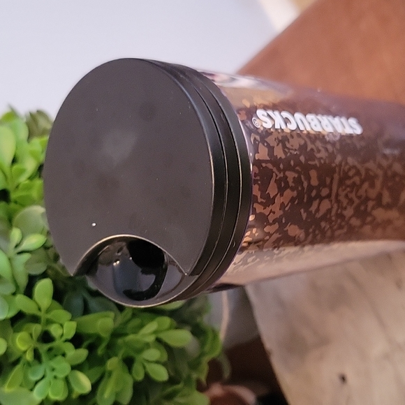 Starbucks 2020 Black & Gold travel mug with sealing twist lid - Picture 3 of 5